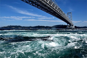 鳴門海峡の渦潮